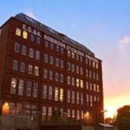 Unique Industrial -parking & Breakfast * Bristol