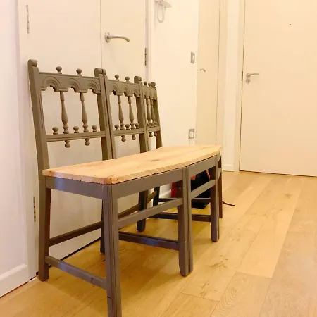 Unique Industrial -parking & Breakfast Apartment